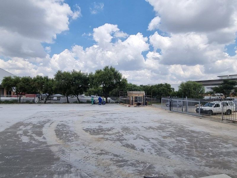 7 738m2 Midrand Warehouse To Let - Photo 4
