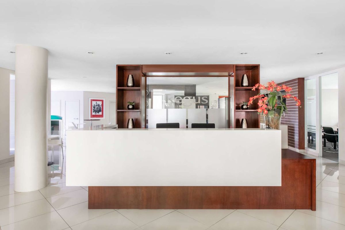 Serviced office space for 10 persons in Regus Parktown - Photo 3