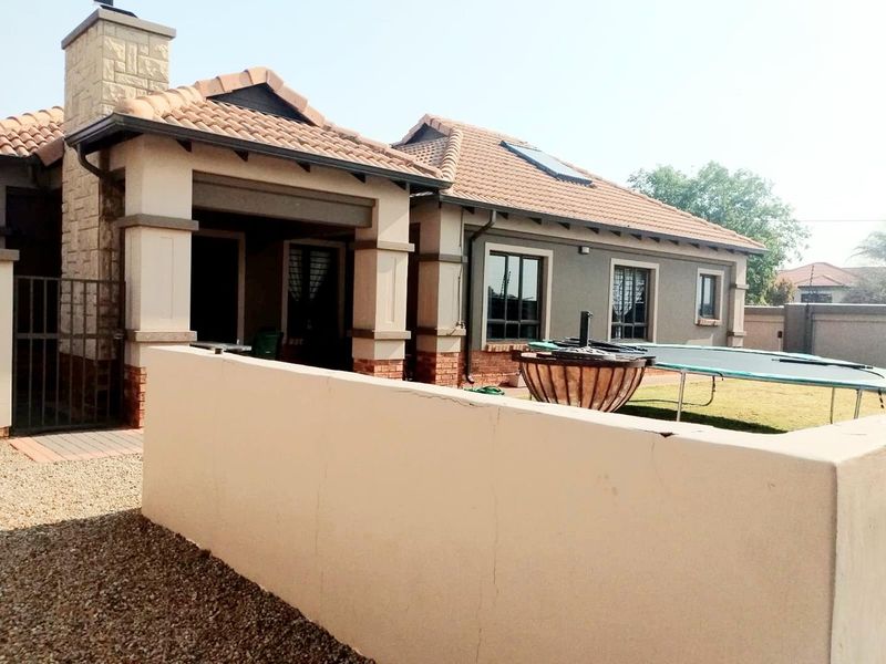 STUNNING 3 BEDROOM HOUSE FOR SALE IN SUNAIR PARK - Photo 5