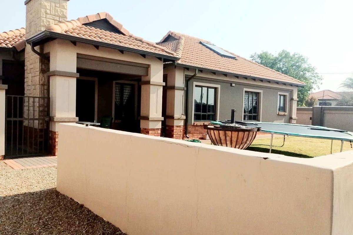 STUNNING 3 BEDROOM HOUSE FOR SALE IN SUNAIR PARK - Photo 5