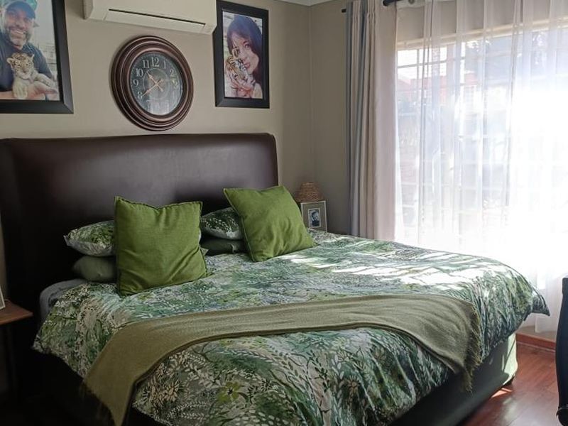 Charming 2-Bedroom Townhouse - Photo 6