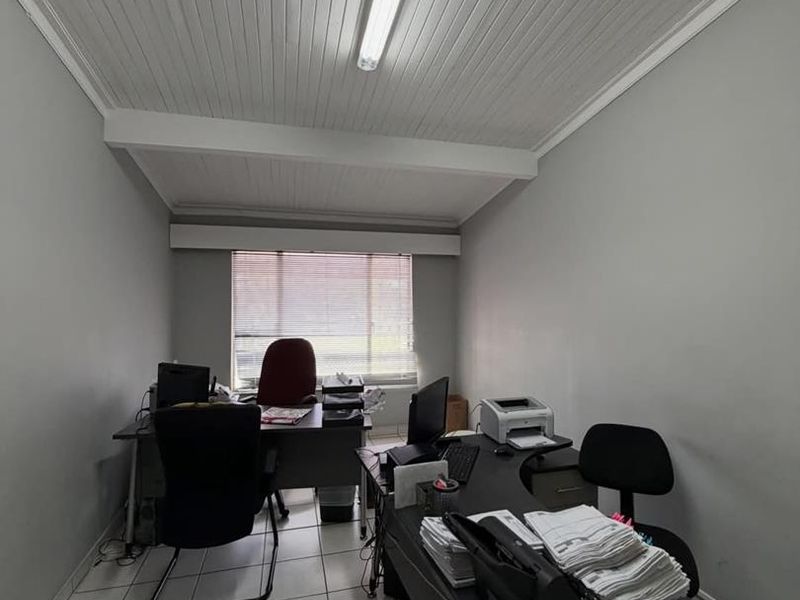 Office Building to Let - Photo 5