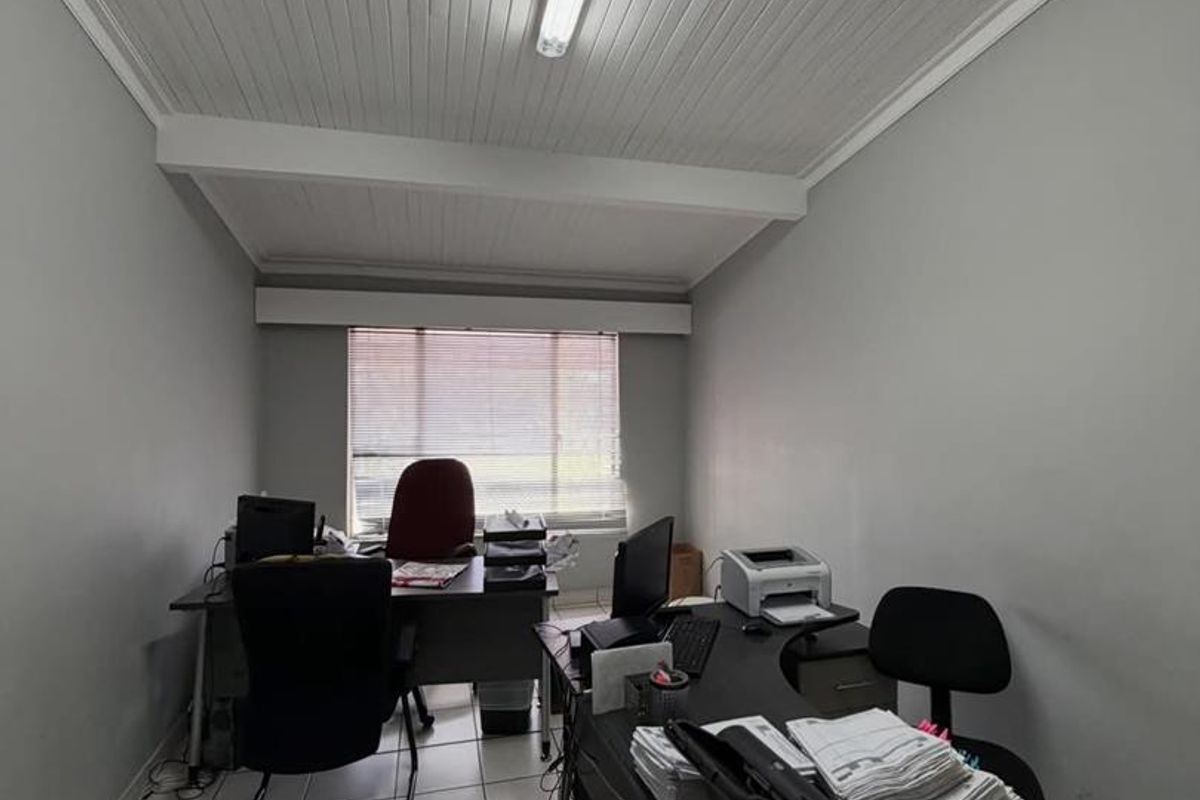 Office Building to Let - Photo 5