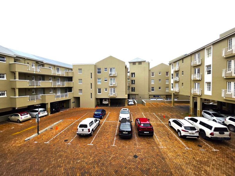 Prime 2-Bedroom Apartment in Bergzicht Plaza – Steps from Stellenbosch University - Photo 5