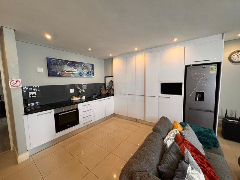 Beachfront Lifestyle, Lock-Up-and-Go-Convenience - Photo 4