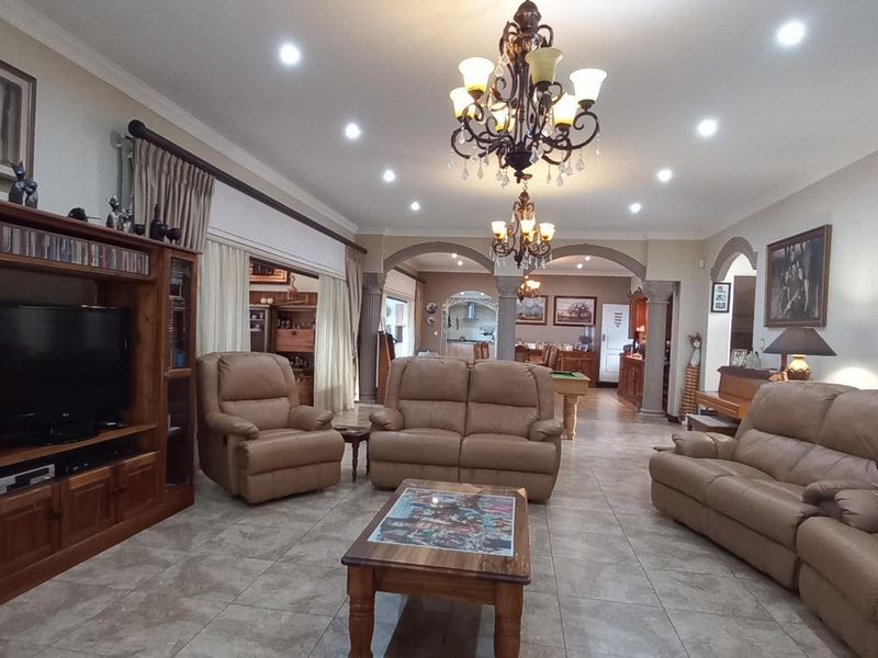 Spacious entertainer stacked with lifestyle advantages – A secure investment for the future - Photo 9