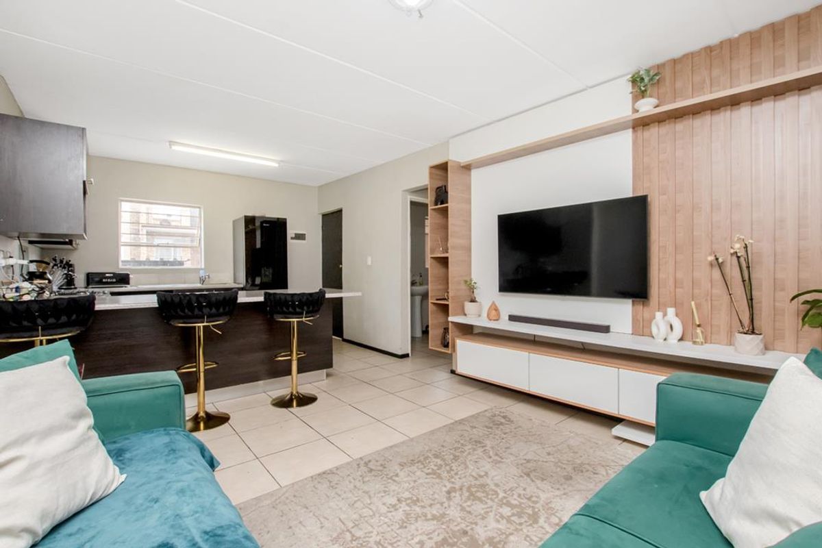 Neat 2 bedroom 2 bathroom unit for sale in Honey Park Roodepoort - Photo 2