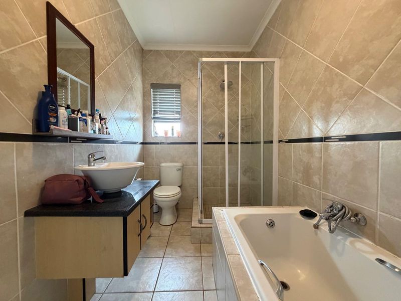 Step into a space that feels like home from the very first moment. - Photo 8