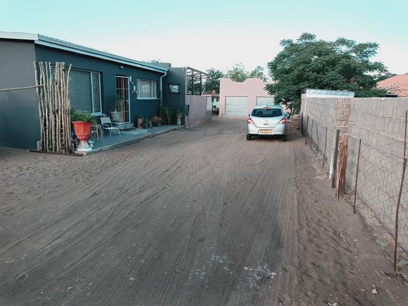 PERFECT FAMILY HOME WITH FLATLET FOR SALE IN KEETMANSHOOP - NAMIBIA - Photo 4