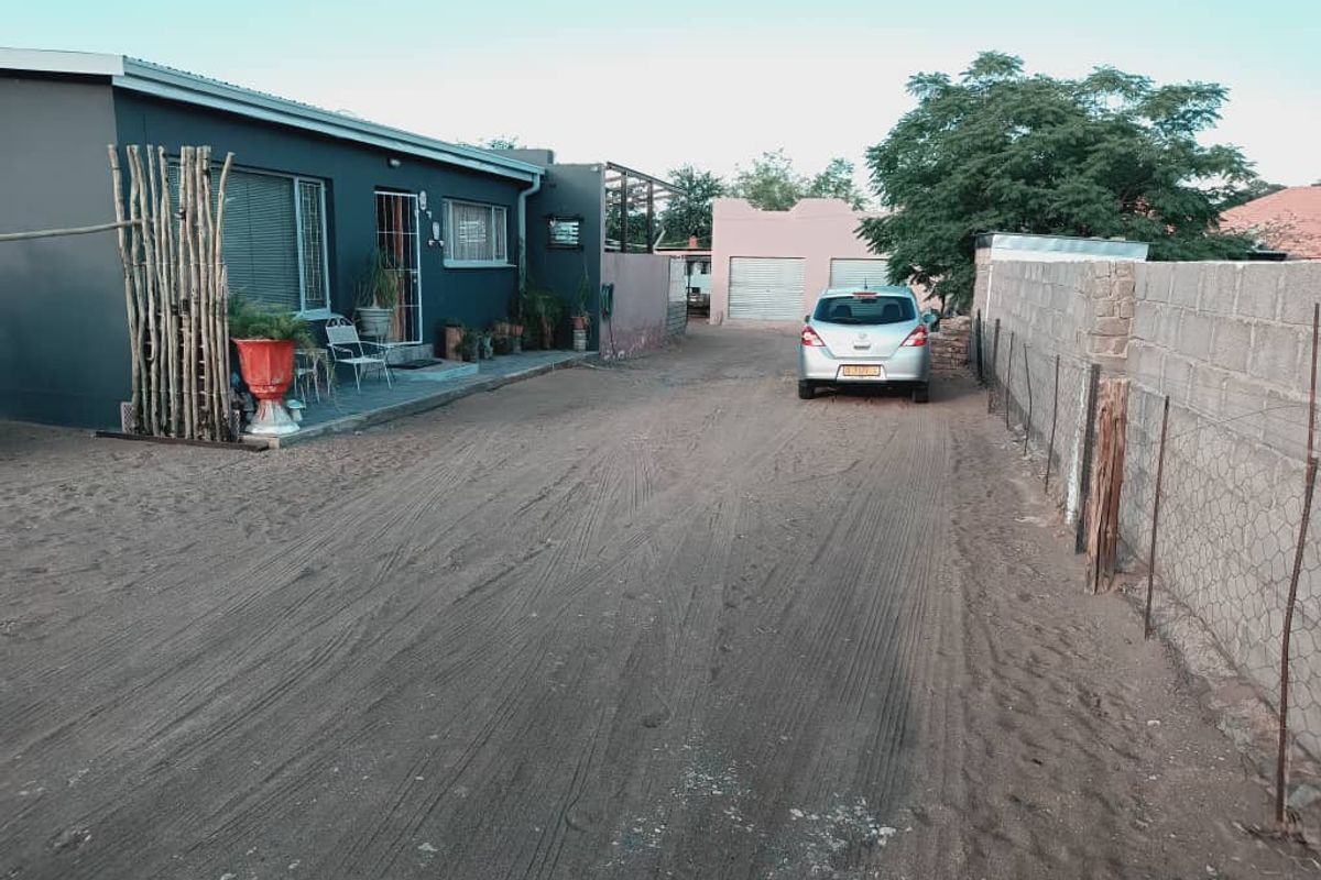 PERFECT FAMILY HOME WITH FLATLET FOR SALE IN KEETMANSHOOP - NAMIBIA - Photo 4