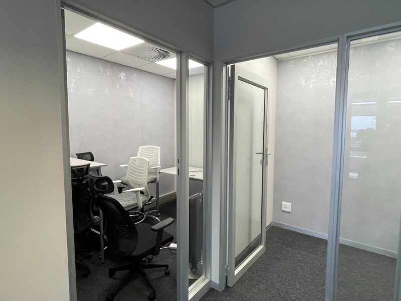Contemporary 3rd Floor Corporate Offices | Mayfair on the Lake | Umhlanga Ridge - Photo 10