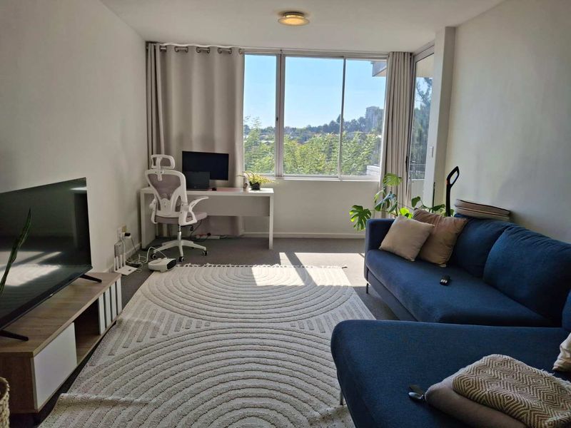 A BEAUTIFUL SUNNY ONE BEDROOM APARTMENT - Photo 10