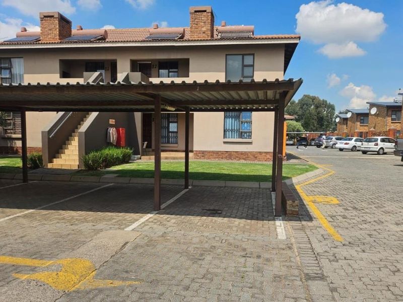 Ground Floor Gem – Ideal for First-Time Buyers or Investors! - Photo 2