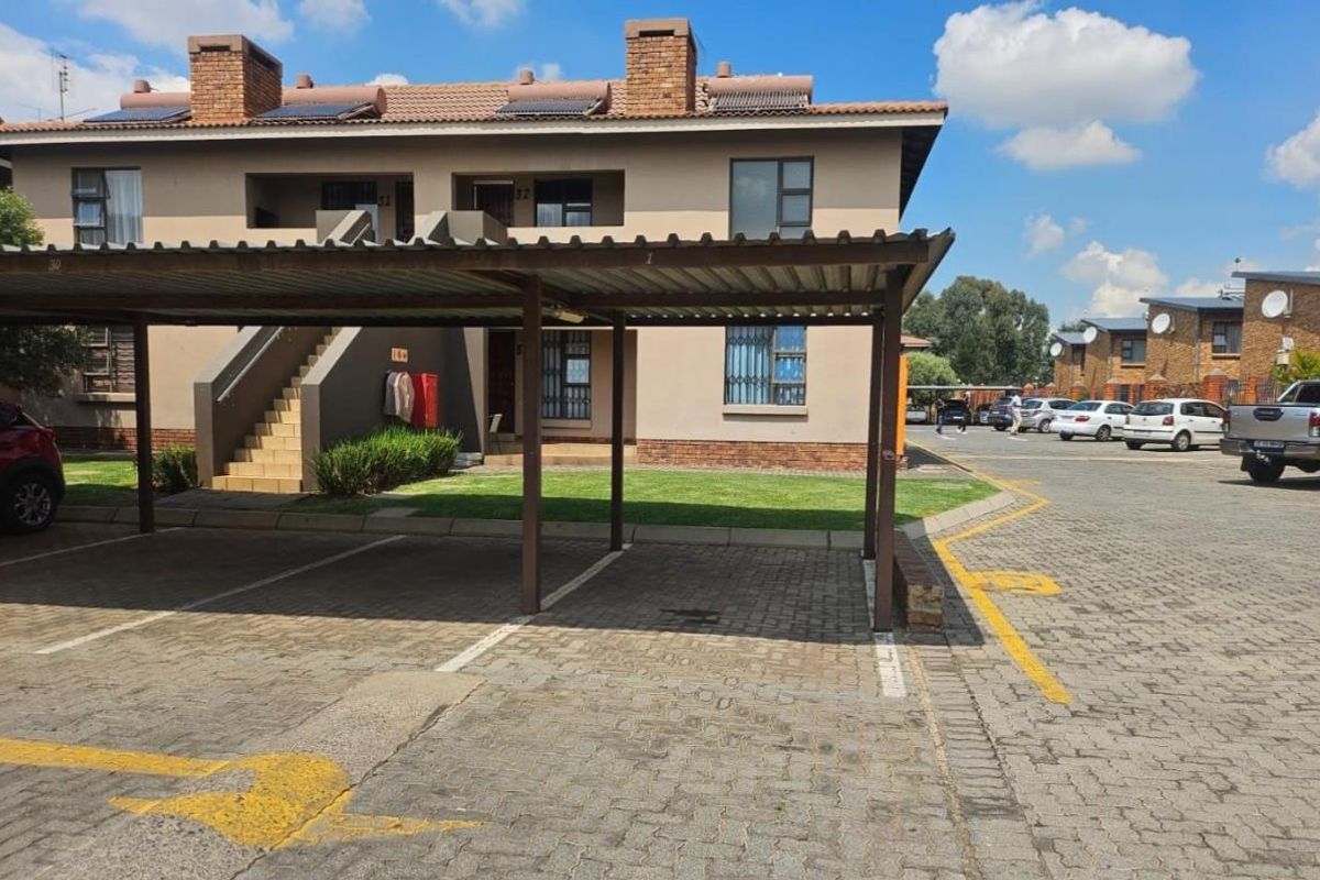 Ground Floor Gem – Ideal for First-Time Buyers or Investors! - Photo 2