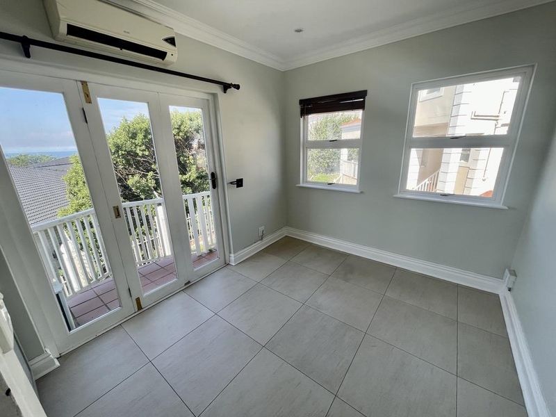 Hendra - Stylish Renovated Duplex in Secure Ilala Ridge Estate | Splash Pool, Study & Triple Garage - Photo 8