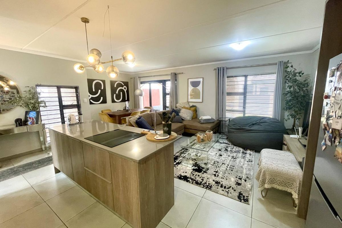 Effortless Living for the Modern Family – 3-Bed Townhouse in Amberfield - Photo 4