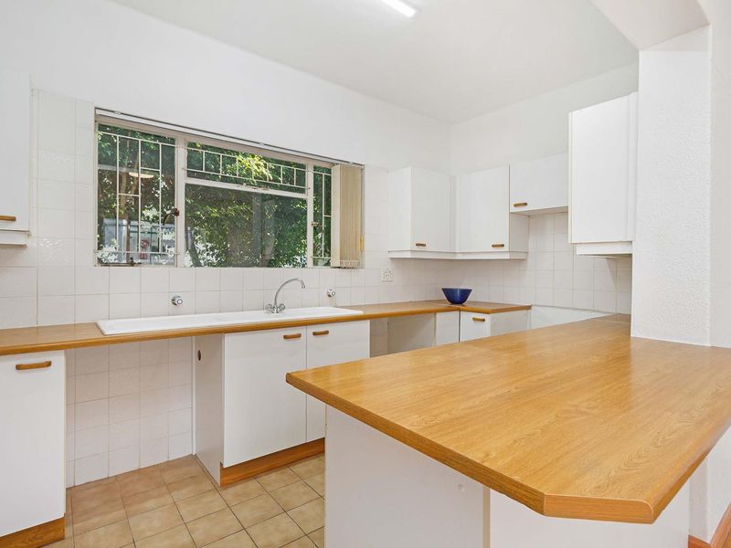 Spacious and convenient city living in Oranjezicht - Photo 6