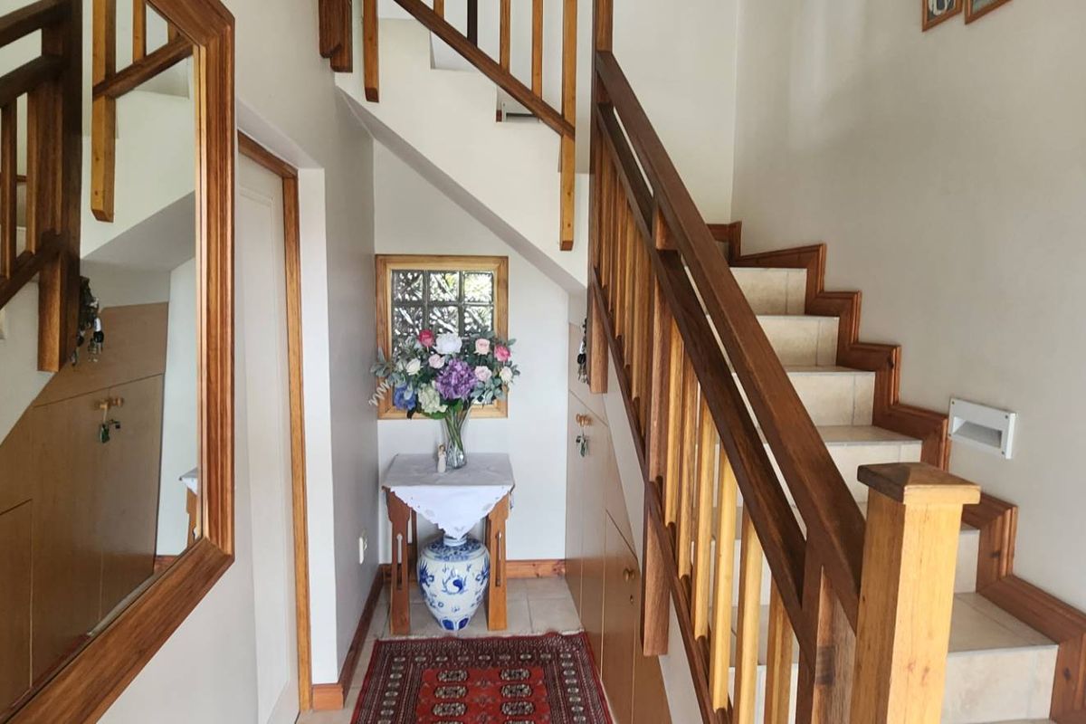 CONVENIENT POSITION- IMMACULATE CONDITION - Photo 4