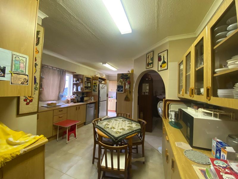 FOR SALE- MASSIVE 10 BEDROOM HOUSE IN HAGE HEIGHTS, SWAKOPMUND, NAMIBIA - Photo 7