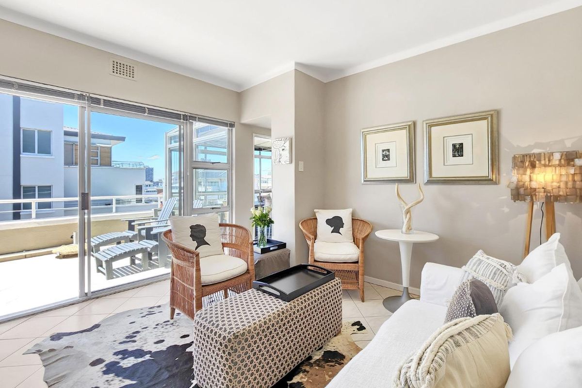 Beachfront bliss from the 7th floor with sea views - Photo 3