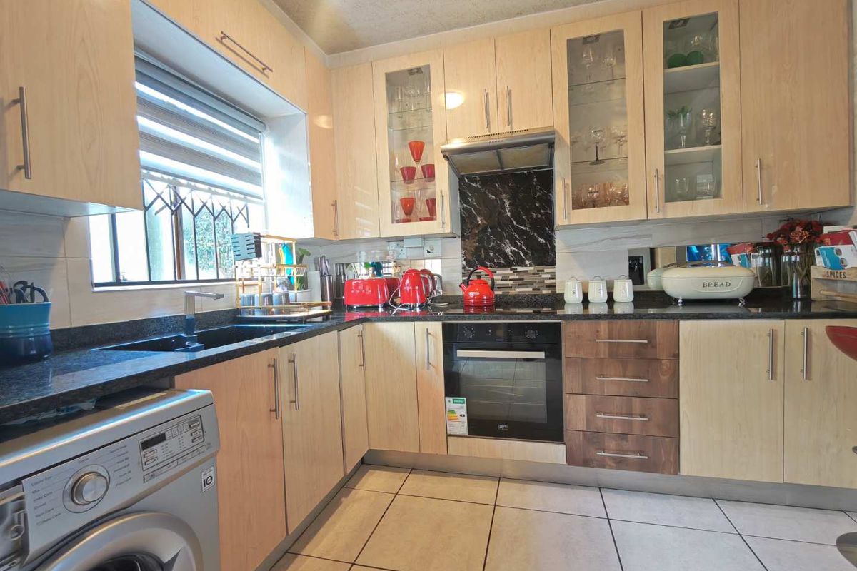 3 Bedroom House to Rent in Cosmo City - Photo 5
