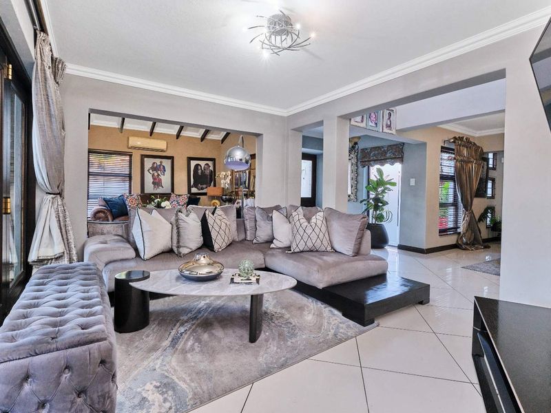 A Home That Has It All, Comfort, Style & Sustainability - Photo 4