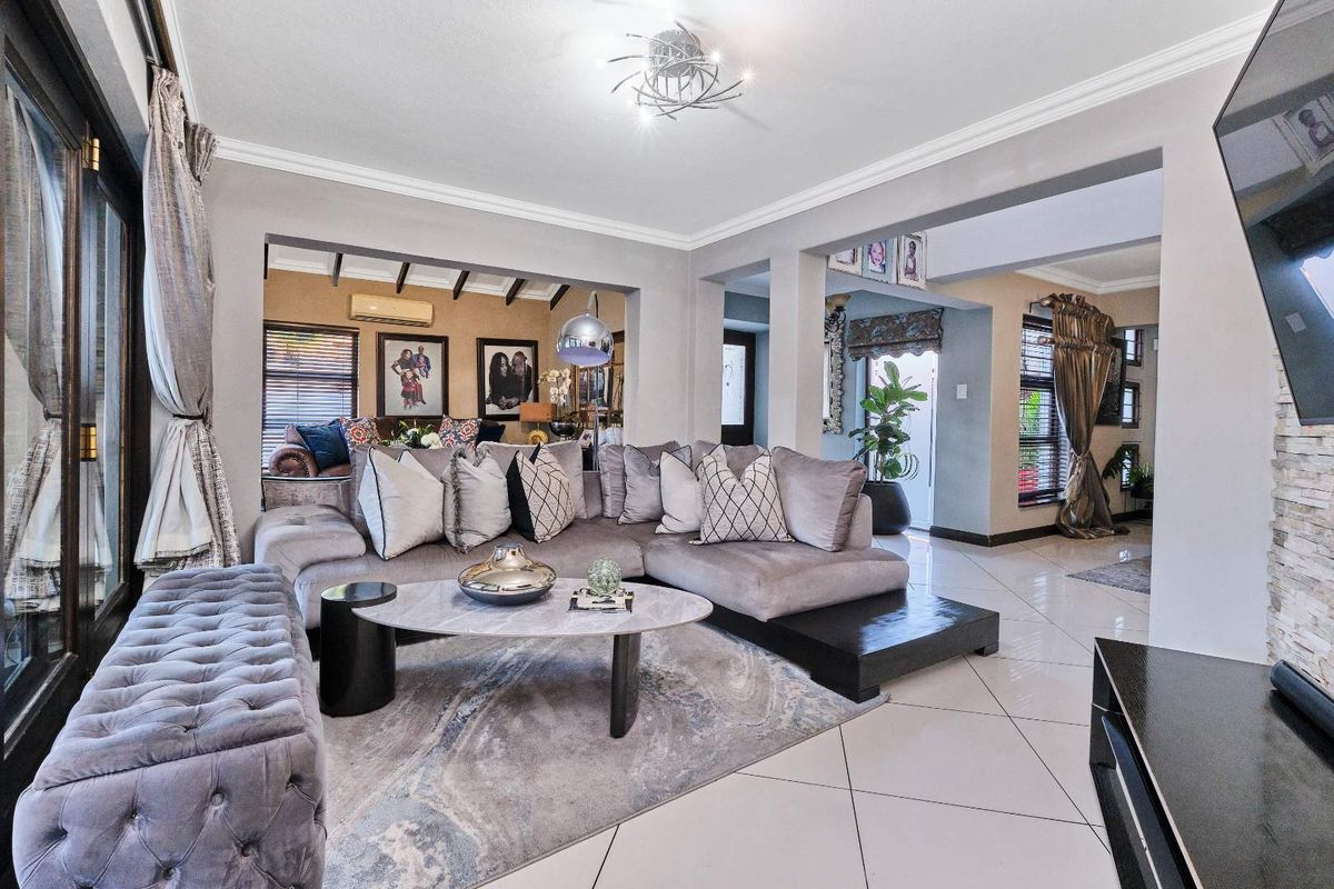 A Home That Has It All, Comfort, Style & Sustainability - Photo 4