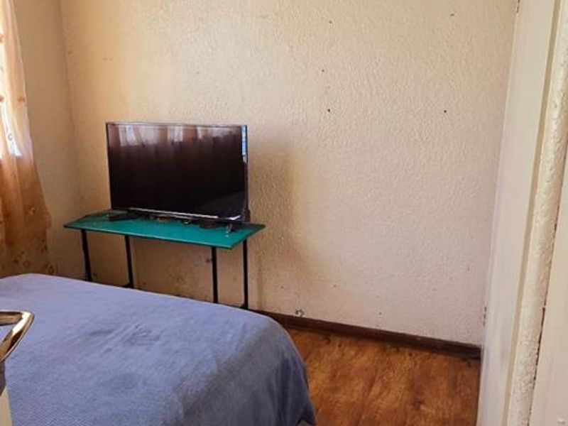 Stunning well maintained house to let in Lombardy East - Photo 10