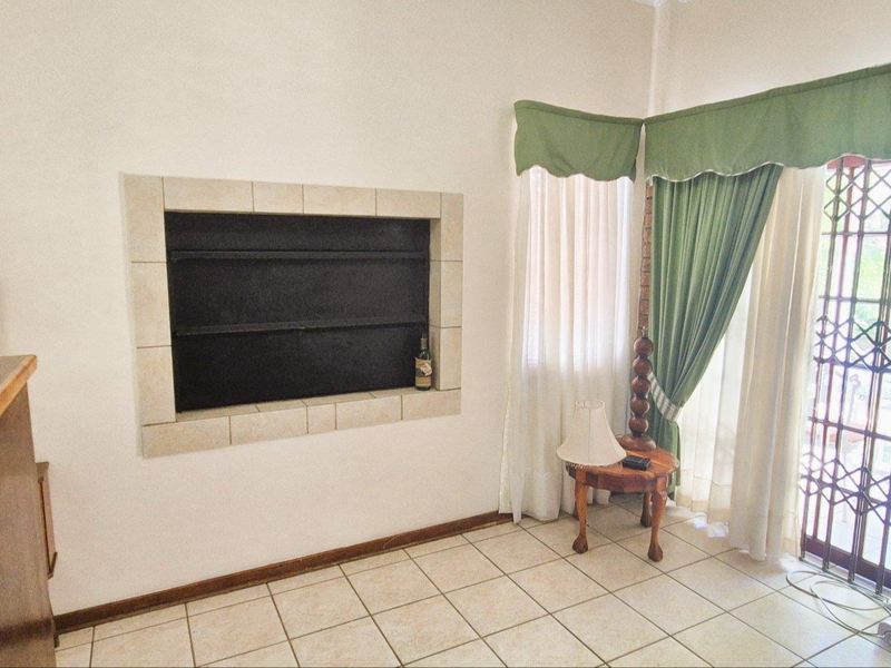 Elegant, Low-Maintenance Townhouse in Prime Keidebees - Photo 5