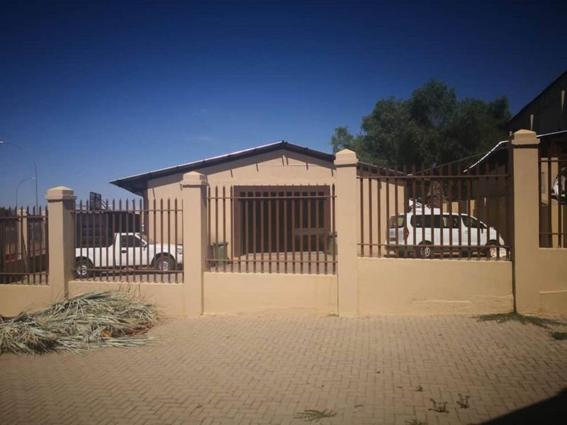 Warehouse For Sale - Lafrenz  Industrial - Photo 2