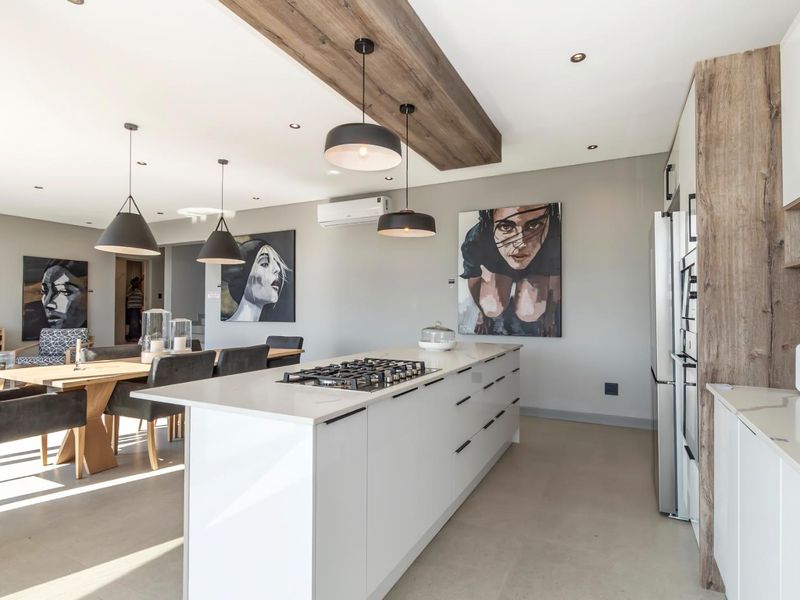 Stylish and sophisticated luxury new home - Photo 6