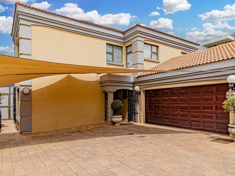 Elegant Bedfordview Duplex: A Family Haven! - Photo 2