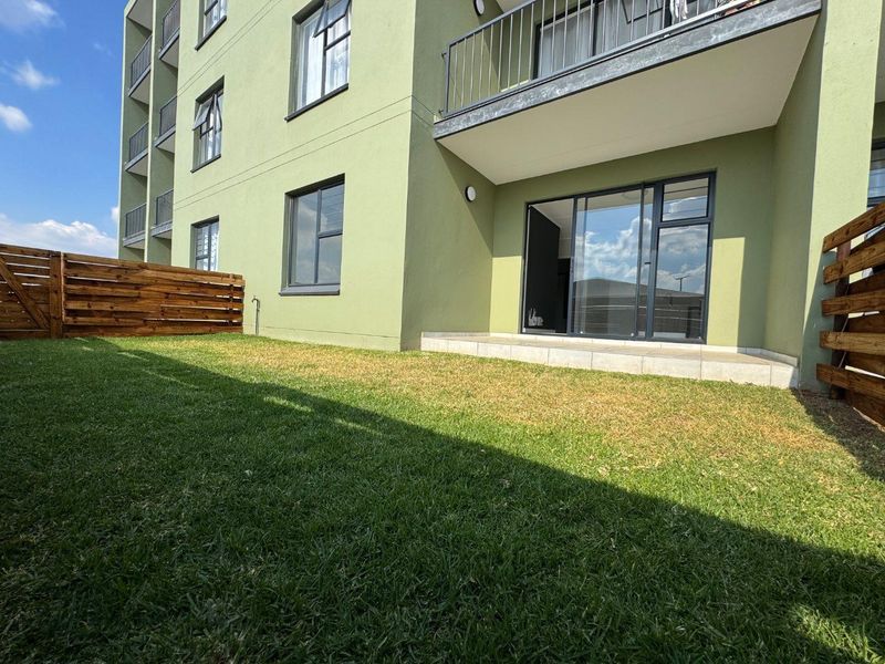Modern Ground Floor Apartment with Private Garden - Photo 10