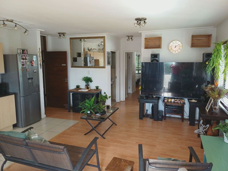 2 Bedroom 2 Bathroom modern 1st floor Apartment for sale in beautiful Golf Estate for R790 000 - Photo 9
