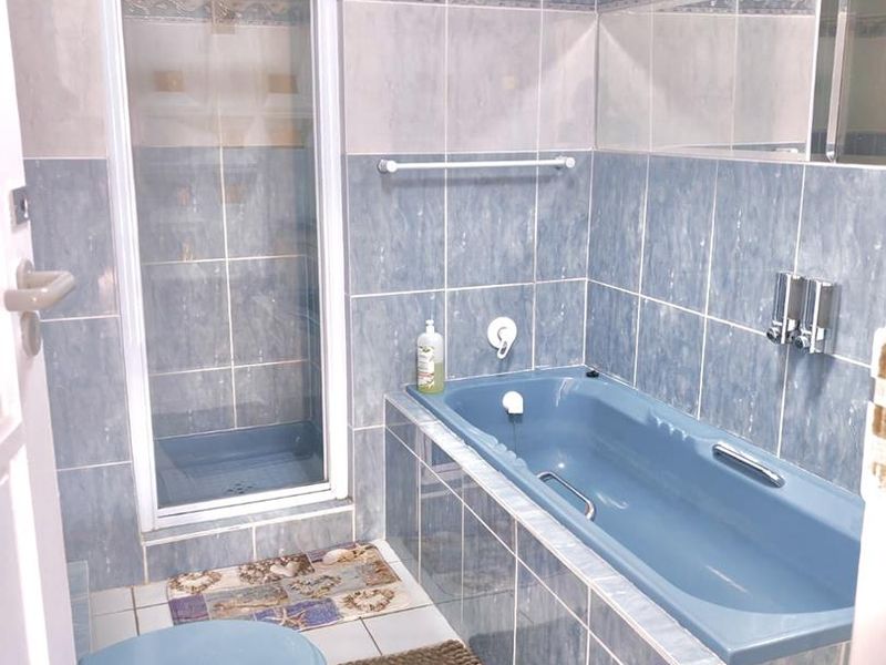3 Bed Partially Furnished North Facing Flat - Views of Pretoria and the Pool - Photo 8