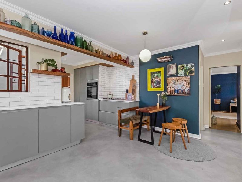 STUNNING LIGHT AND BRIGHT SIMPLEX - IN SOUGHT AFTER FLEETWOOD ESTATE - Photo 10