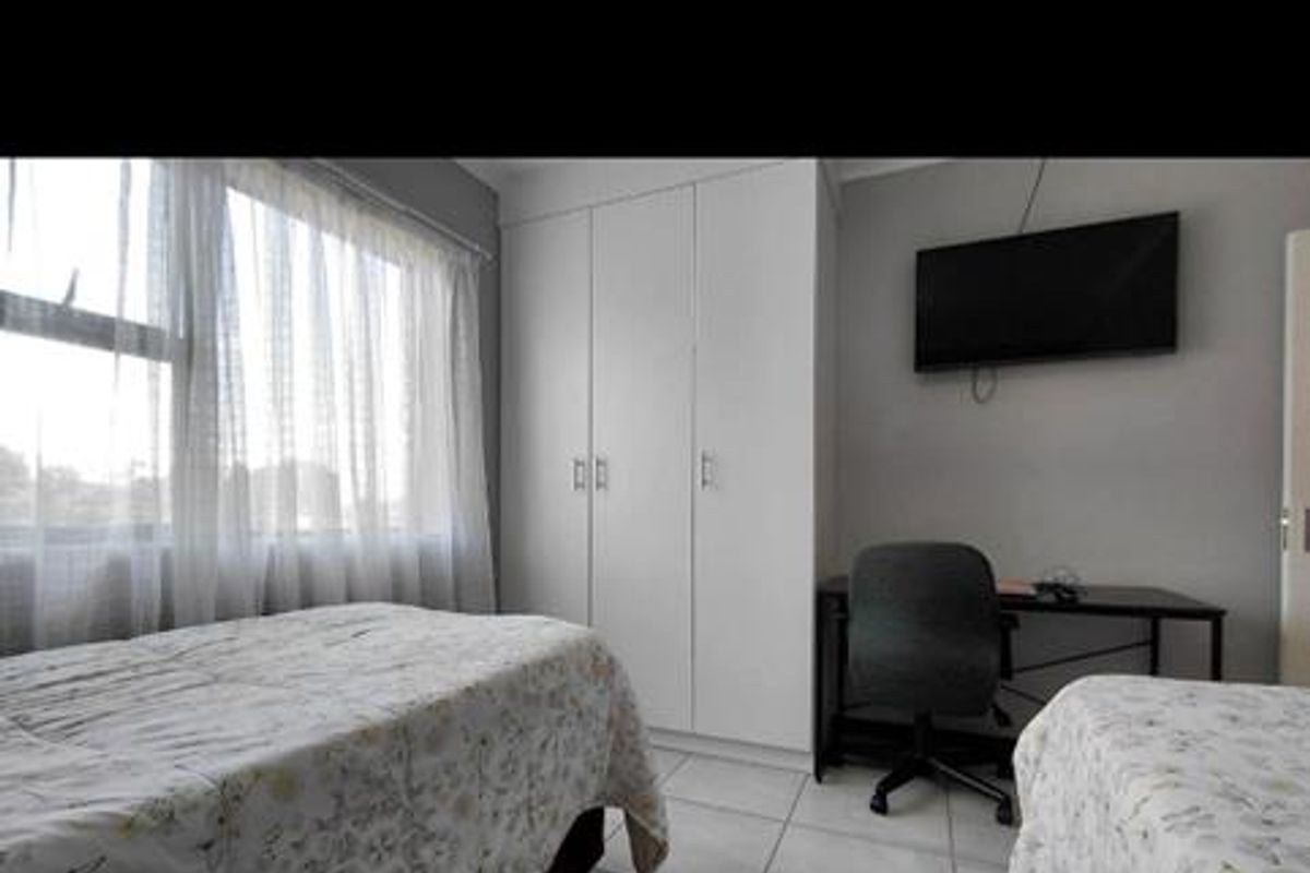 Duplex For sale in Brentwood Park - Photo 5