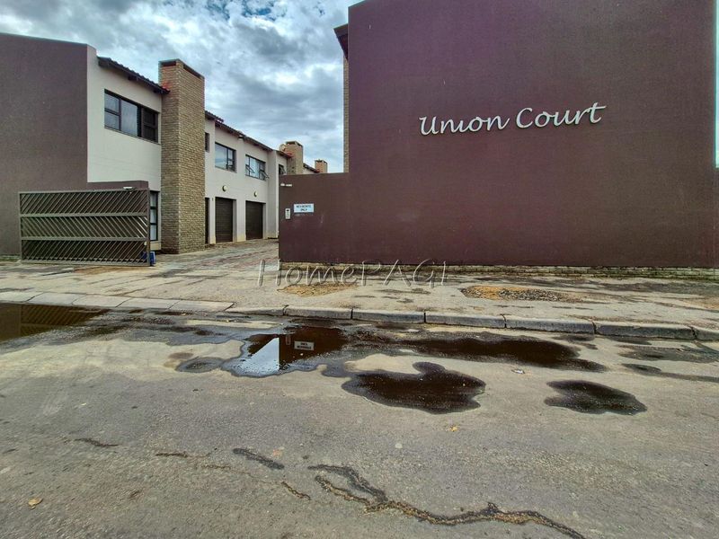 Central, Walvis Bay:  Various 3 Bedroom Units for sale in Union Court - Photo 2