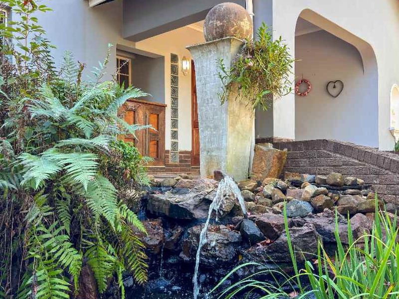 Prestigious 5 Bedroom Family Estate Home with Flatlet in Oak Park - Photo 7