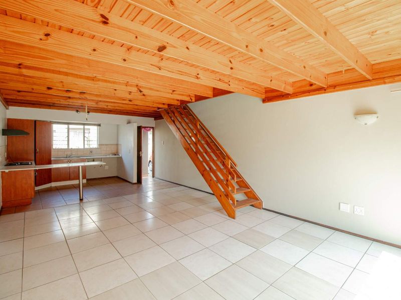 Blue Lakes Estate: Where Comfort Meets Convenience in Blue Lakes Estate - Photo 8