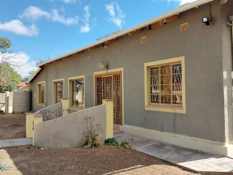 Spacious 2-Bedroom Home with Bonus 1-Bedroom Flat - Photo 7