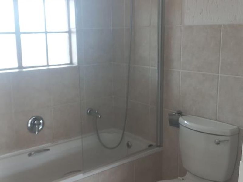 24 hour complex, 2 bedroom, 2nd floor, close to East Rand Mall! ideal first time buyers+investors! - Photo 5