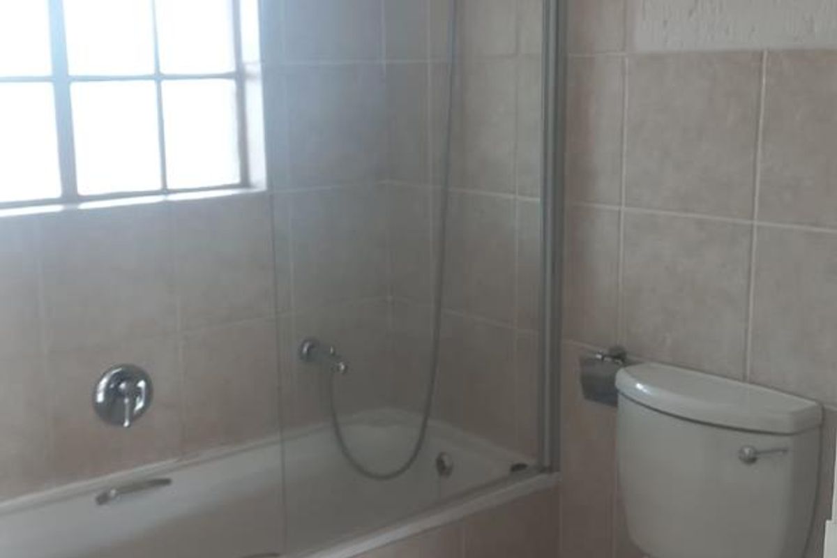 24 hour complex, 2 bedroom, 2nd floor, close to East Rand Mall! ideal first time buyers+investors! - Photo 5