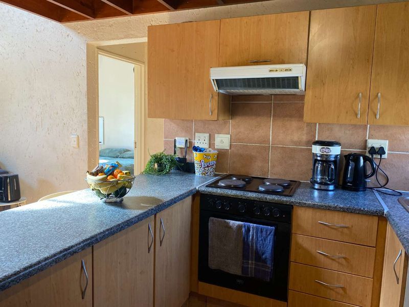 Sunny 1 Bed Apartment with Loft and 2 Balconies - Photo 5