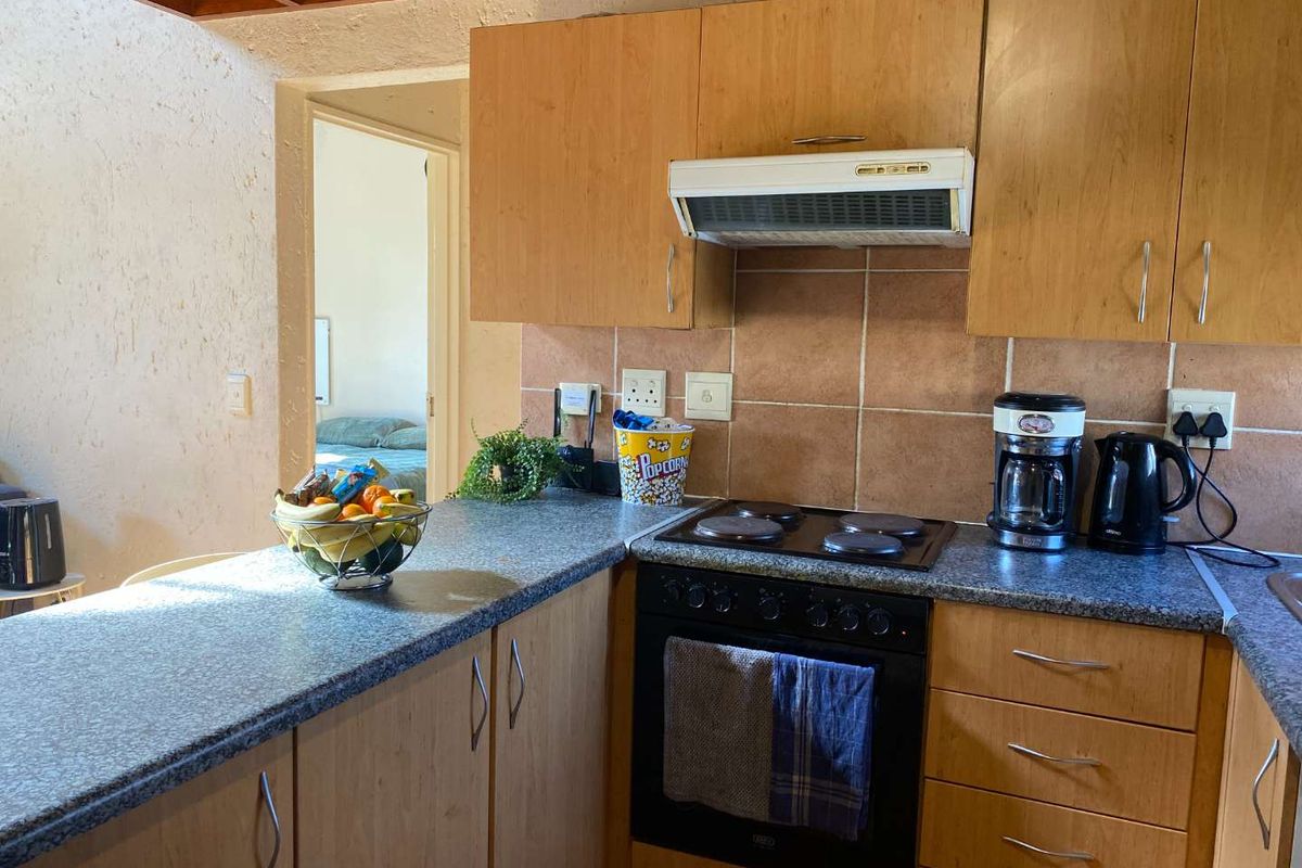 Sunny 1 Bed Apartment with Loft and 2 Balconies - Photo 5