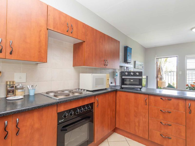 Charming Ground Floor Unit in Prime Honeypark Location - Photo 8