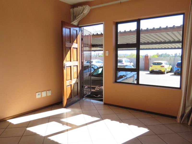Secure 2-Bedroom Apartment for Easy, Low-Maintenance Living - Photo 4