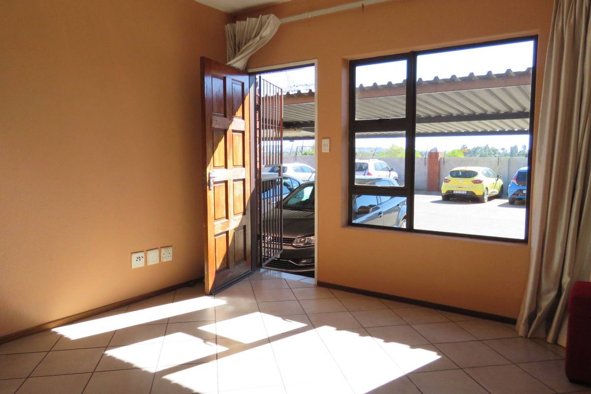 Secure 2-Bedroom Apartment for Easy, Low-Maintenance Living - Photo 4