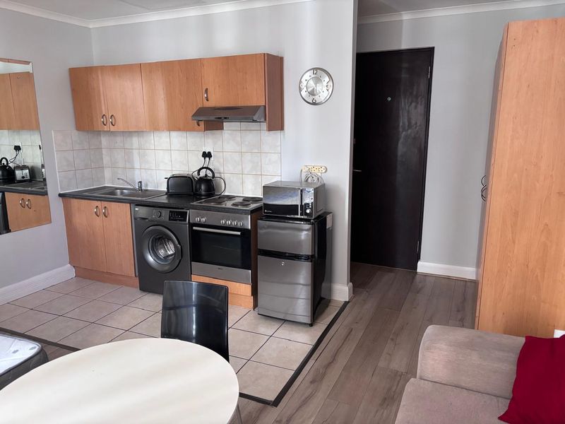 SUPERB STUDIO - Partially FURNISHED - Photo 3