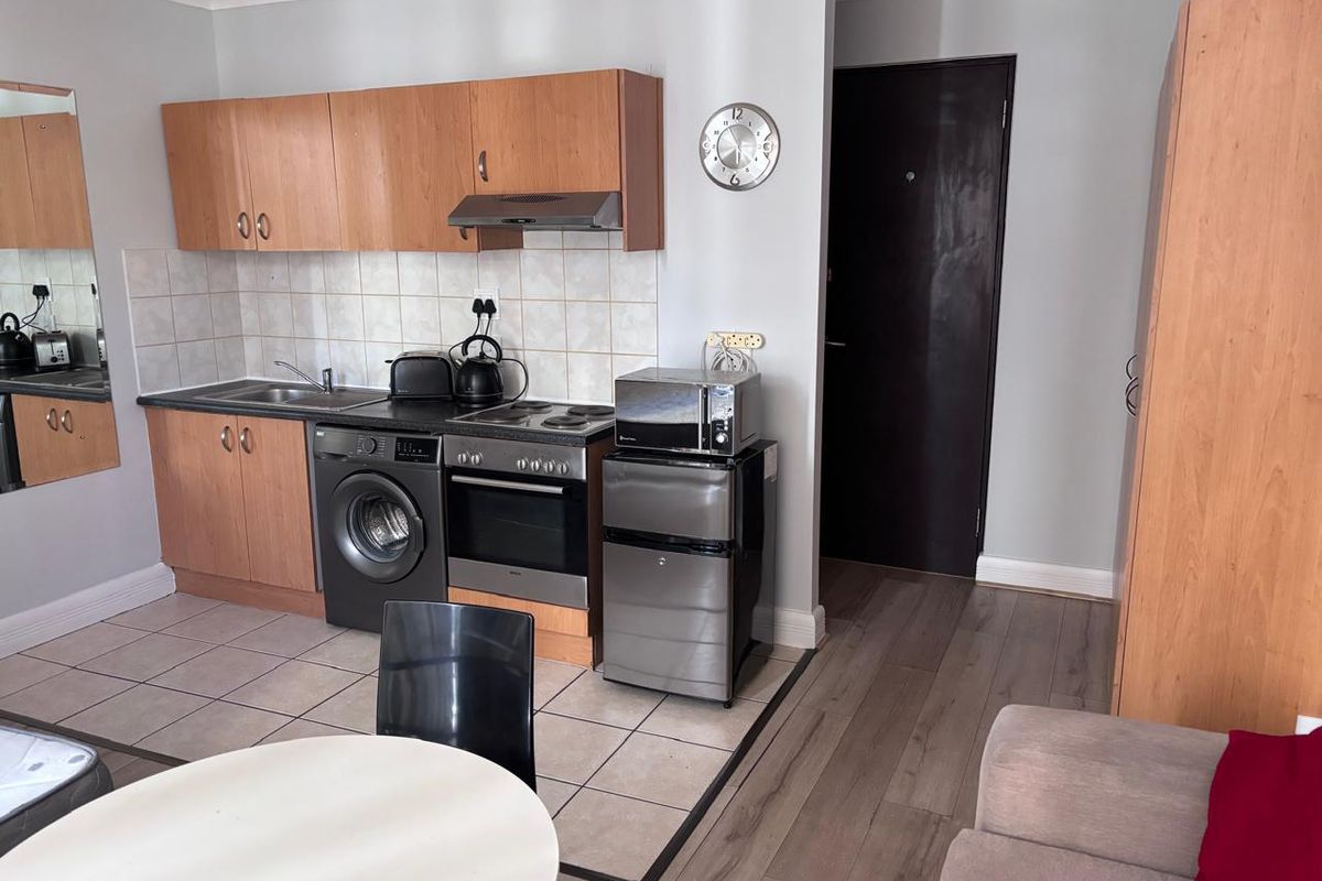 SUPERB STUDIO - Partially FURNISHED - Photo 3